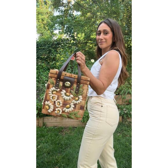 Vintage Woven Daisy Basket Bag — Sunday Honey Archive - Picture 5 of 6